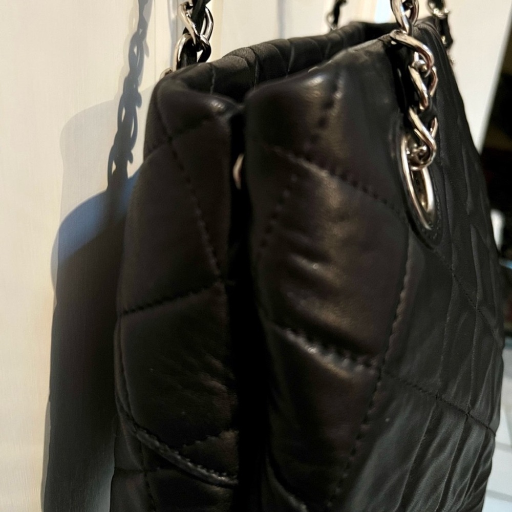 Elegant Black leather Quilted Chain Audrey Brooke Tote Bag - Picture 5 of 11